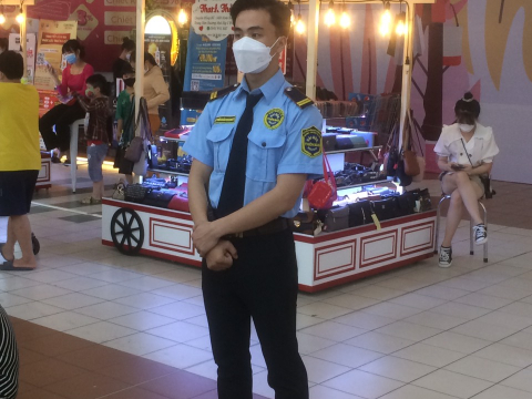 Bảo vệ siêu  thị Bigc