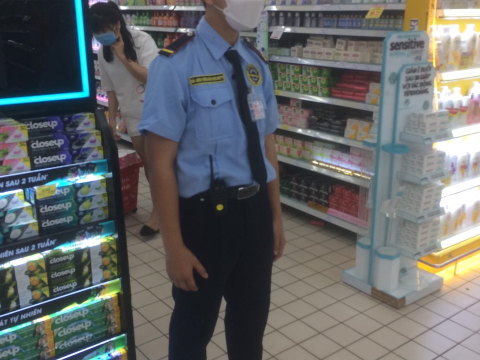 Bảo vệ siêu  thị Bigc 